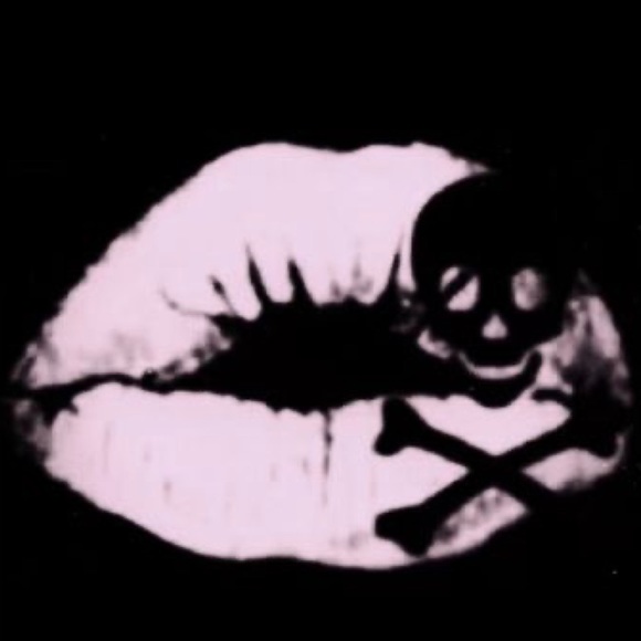 Meet your Posher, Janet - Picture 2 of 3